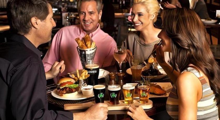 Valley Forge Casino Resort Кинг ъф Прусия Екстериор снимка